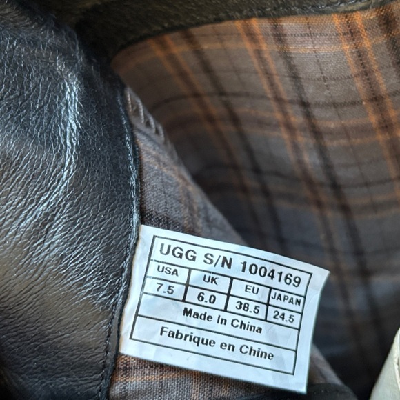 UGG Brown Heeled Boots Timeless Design - Picture 4 of 4